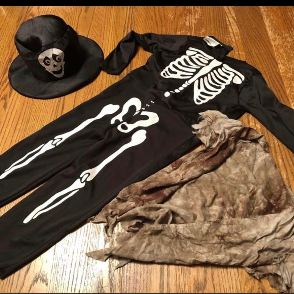 Toddler graveyard skeleton